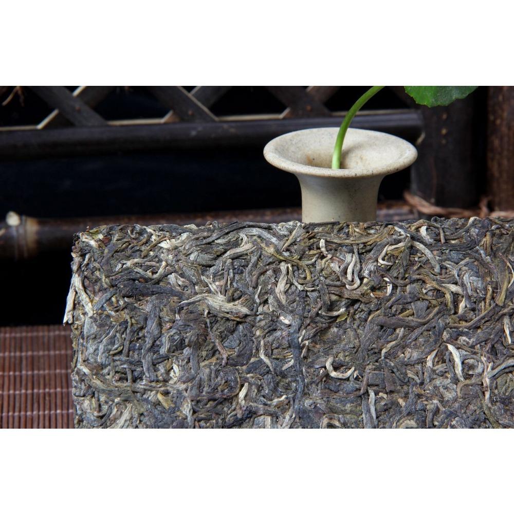 Premium Yunnan Pu-erh Raw Brick Tea 250g for Tea Lovers
