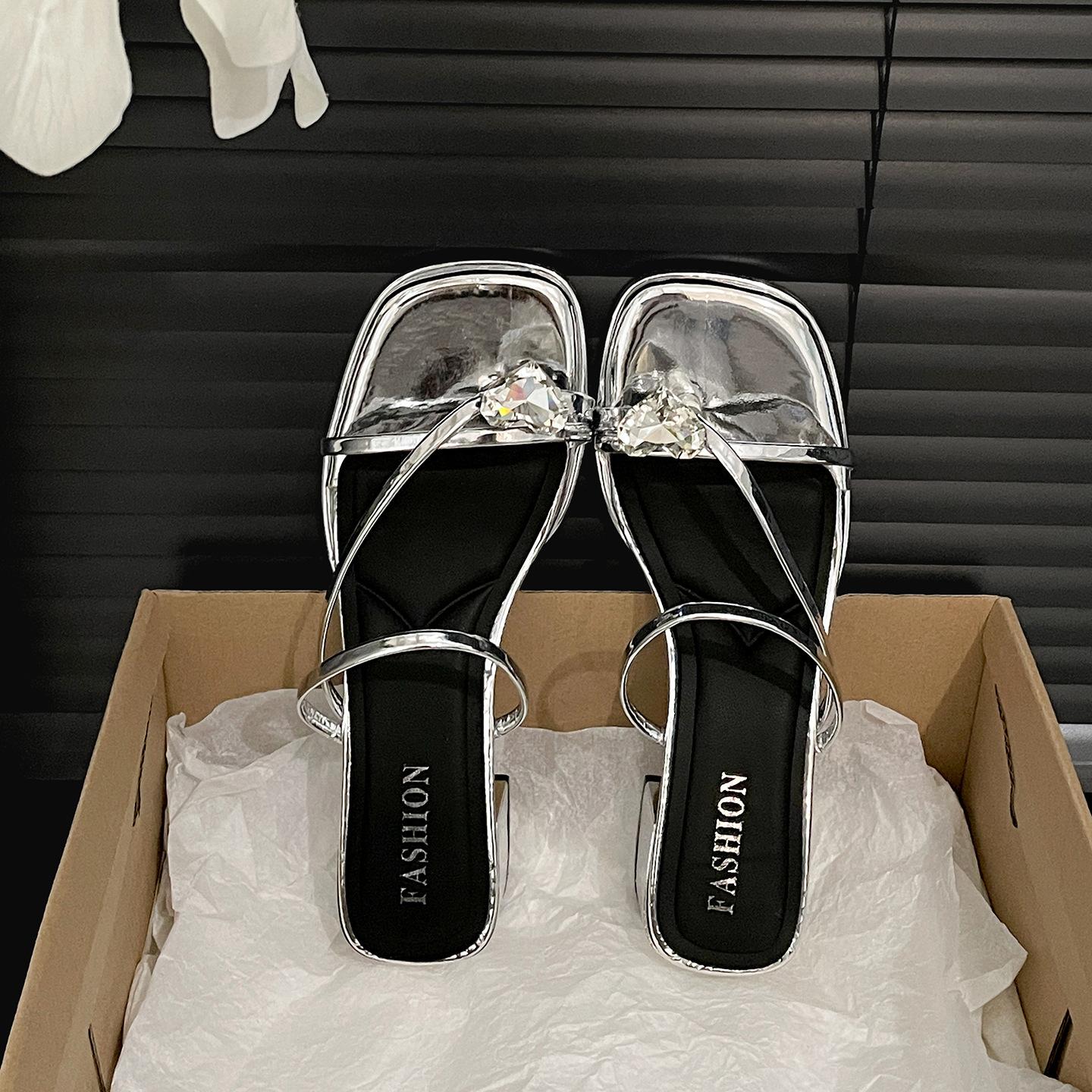 

Fashion temperament silver high-end thick high-heeled flip-flops for women s summer wear 2025 new height-increasing square head cool slippers 40 серебряный