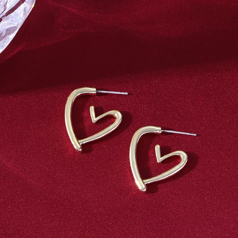 Vintage Gold Heart Dangle Earrings - Simple, Versatile, and Trendy Ear Cuffs