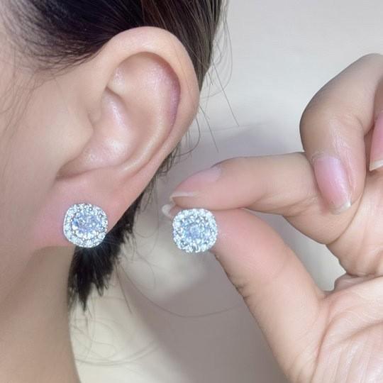 

Simple micro-inlaid zircon stud earrings female Korean temperament versatile niche design earrings exquisite versatile earrings