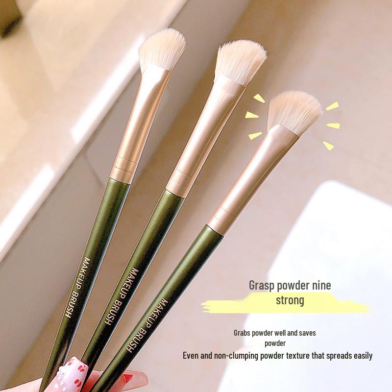 

JONBOS Scythe-Shaped Nose Contouring & Highlight Brush