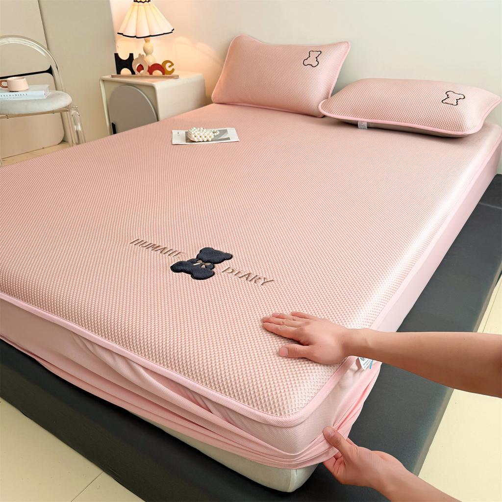 A-class Medium Molecular Weight PE Embroidered Cooling Mat Three Piece Set Summer Washable Cool Feeling Bean Ice Silk Mat Bed Cover