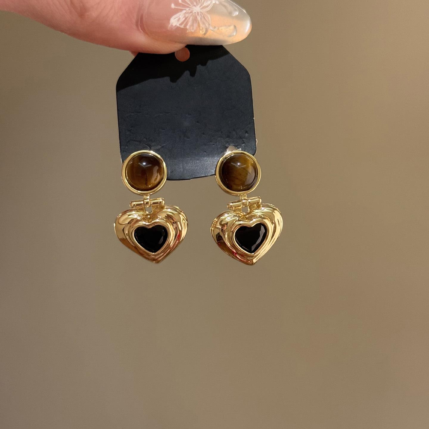 

K real gold electroplated silver needle tiger s eye stone love earrings retro court style stud earrings light luxury high-end earrings women