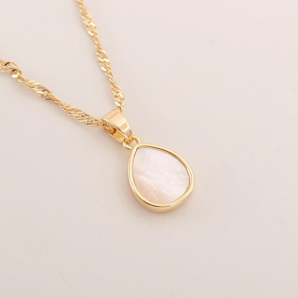 Zircon-studded Rare Vintage-style Shell-shaped Sun Pendant Necklace