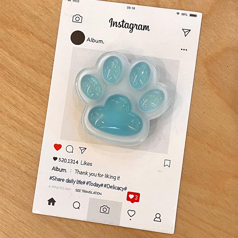 Custom 3D Cat Paw Phone Holder: Foldable, Adhesive, Cartoon Design, Retractable, Portable, and Cute.