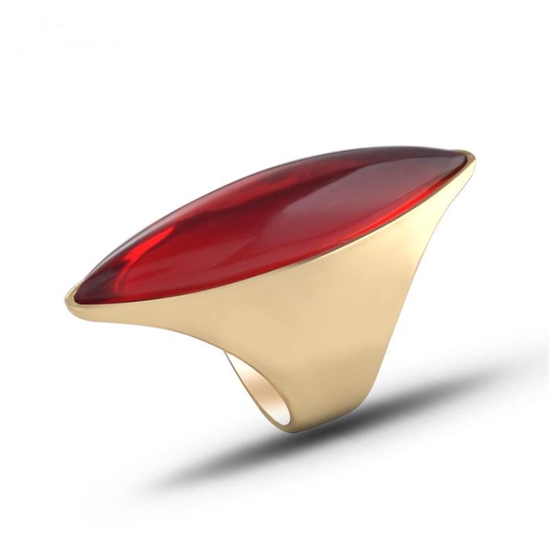 

Женское кольцо с камнем 6 красный