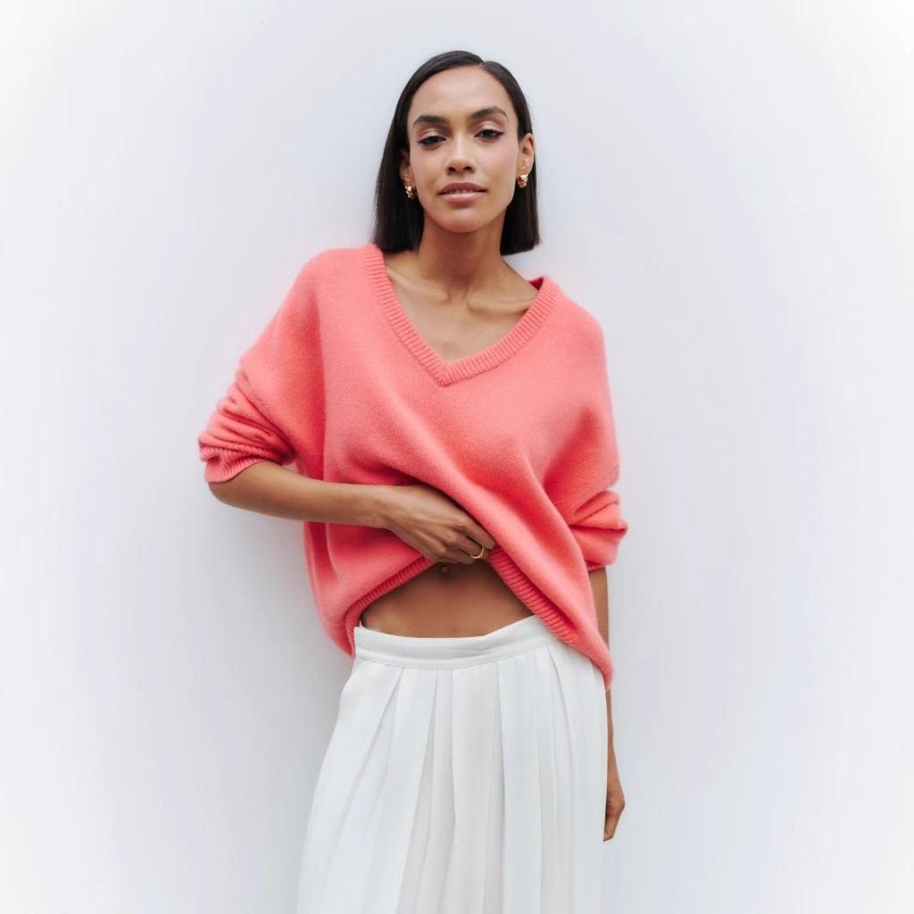 Qooth Women's Sweater Oversize V-Neck Soft Rayon Blend Autumn Winter Pullover Casual Lounge Wear QT2748