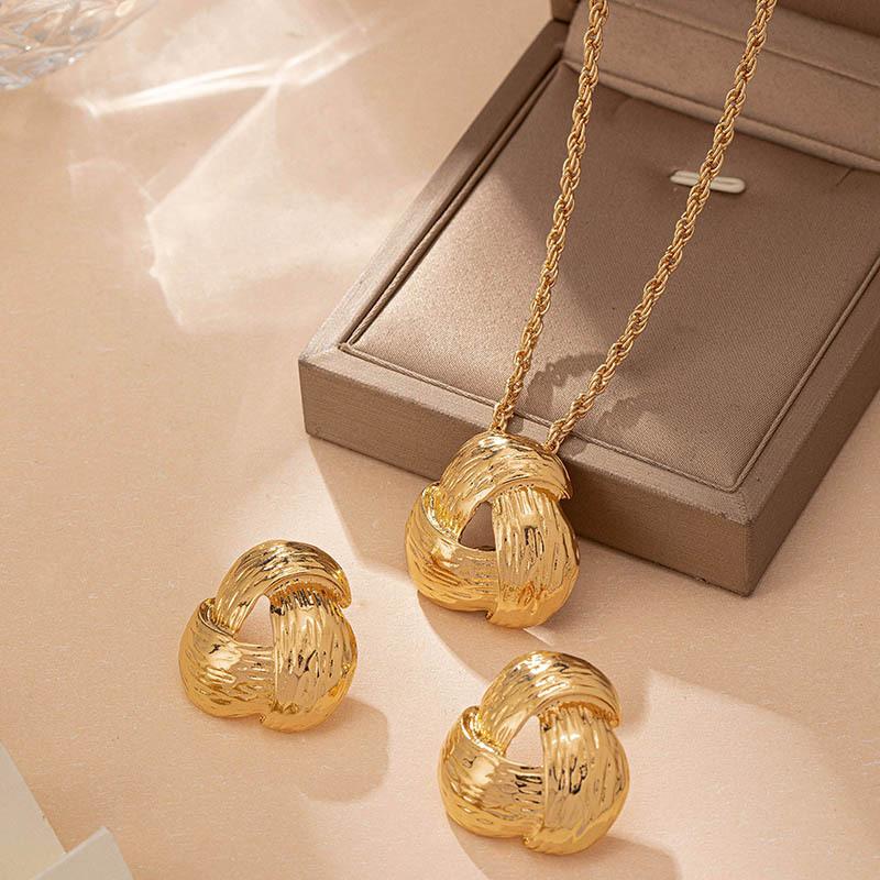 Modisches Set aus Halskette und Ohrringen