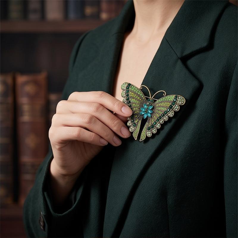 Retro Rhinestone Inlaid Butterfly Brooch Sparkling Cute Jewelry for Women Coat Valentine's Day Gift for Lover
