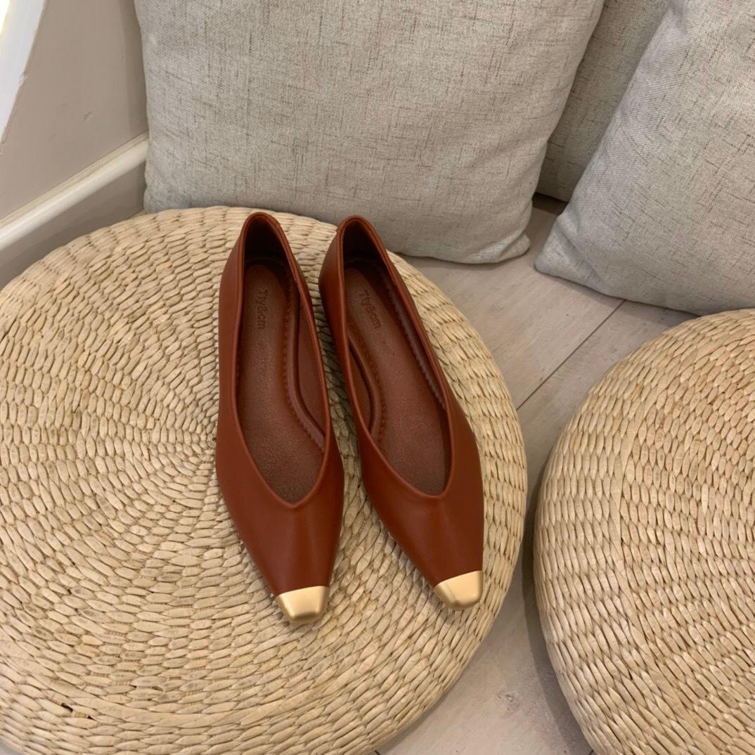 

Flat spring black single shoes women s shoes 2025 new pointed temperament commuting French low-heeled splicing ladyshoes 39