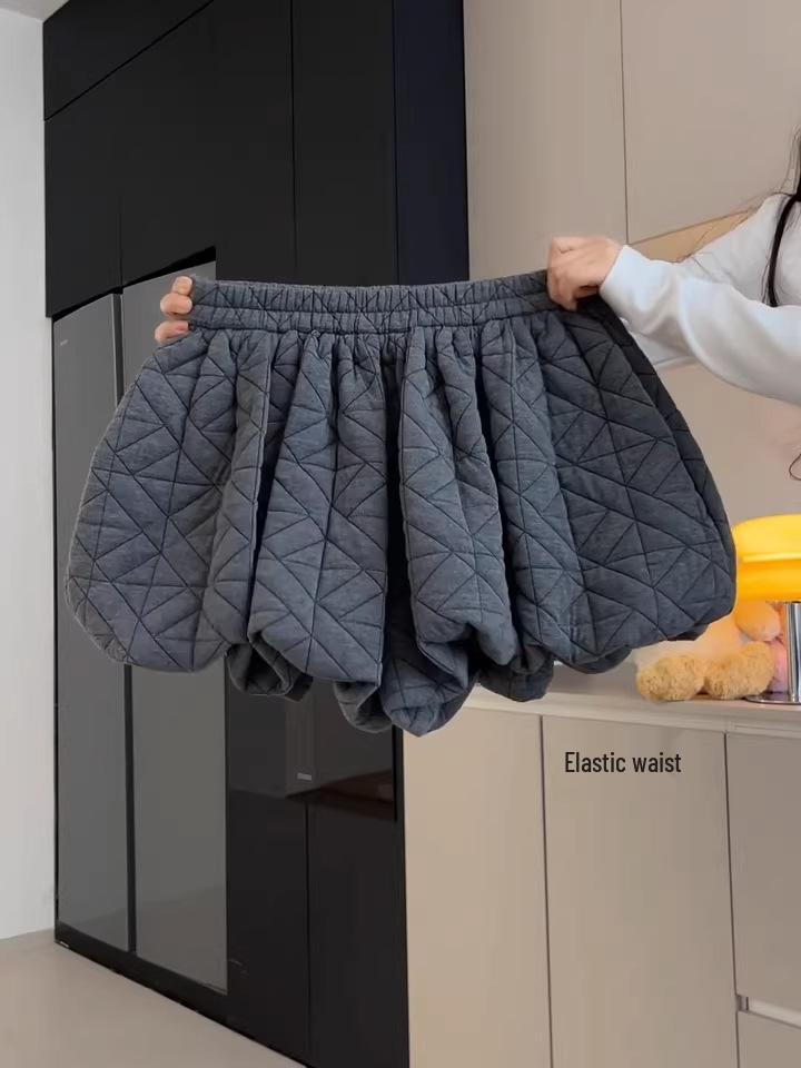 Women's Dark Grey Quilted Wide-Leg Shorts: Warm & Comfortable, Elastic Waist, 2025 Autumn/Winter Collection
