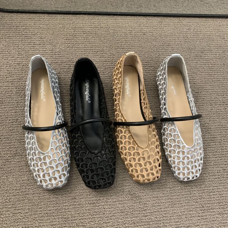 

Cool summer square head one-word belt hollow breathable woven flat-soled single shoes women s 2025 new soft-soled Roman sandals 40 серебряный