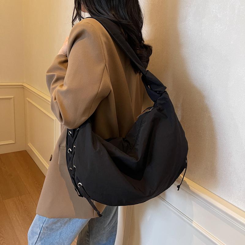 Niche Pleated Nylon Shoulder Bag: 2026 Large Capacity Dumpling Crossbody for Women and Students