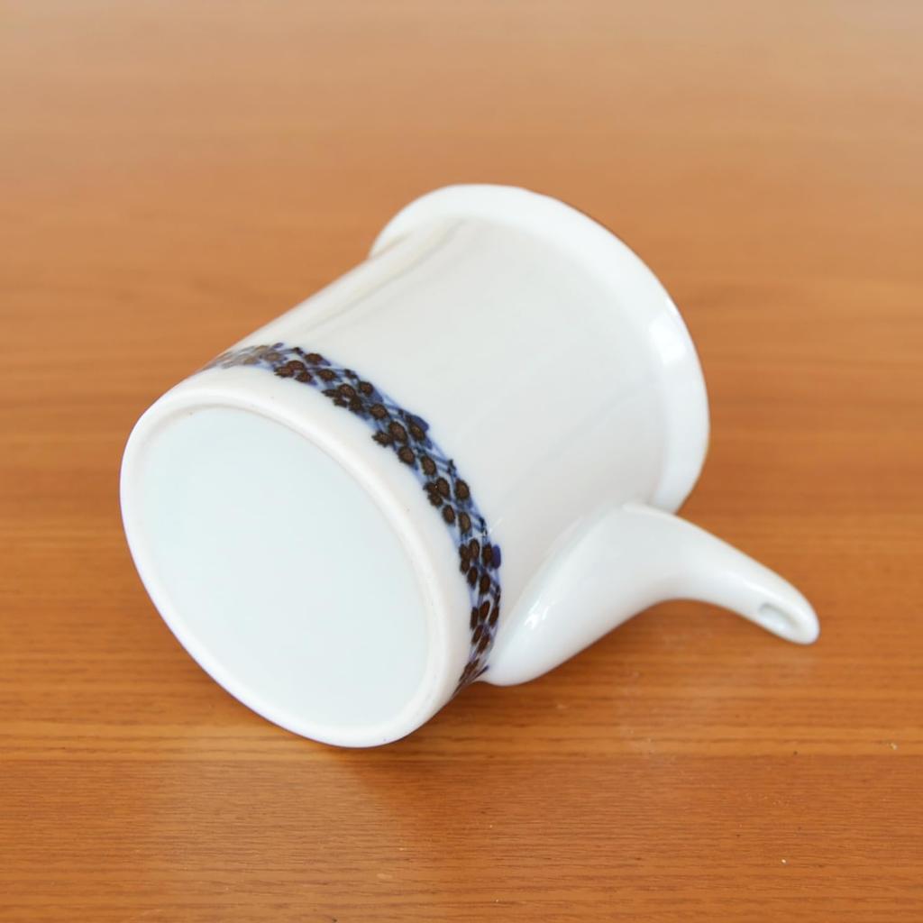Stylish and cute compact soy sauce Arita made in with a rim dispenser, ware, 110ml, Japan, ceramic, porcelain, pattern.