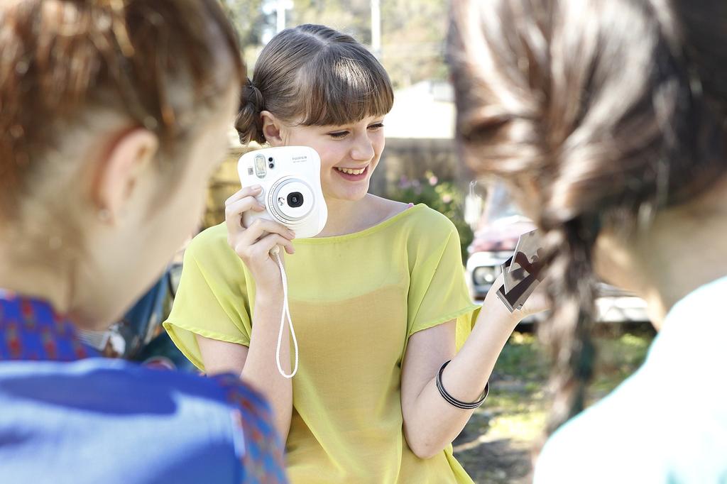 FUJIFILM Instant Camera Instax Mini 25 White INS MINI 25 WT N