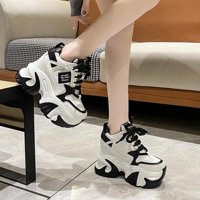 Damen High Platform Casual Lederschuhe 2025 Neu Herbst Schnür-Chunky-Sneakers 10CM Wedges Versteckte Absätze Freizeitschuhe Frau