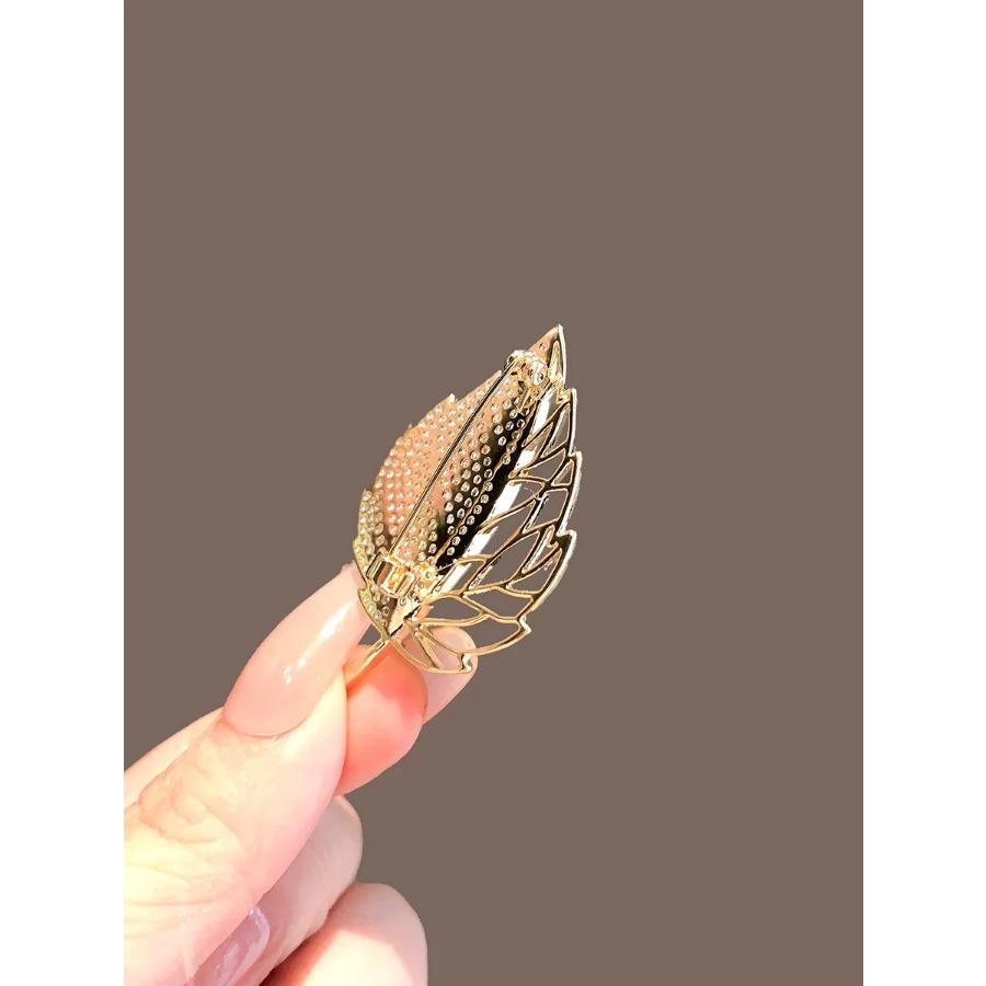 Elegant Gold Color Hollow Rhinestone Leaves Brooch Shiny CZ Women's Brooches Metal Pins Party Badge Jewelry Gifts