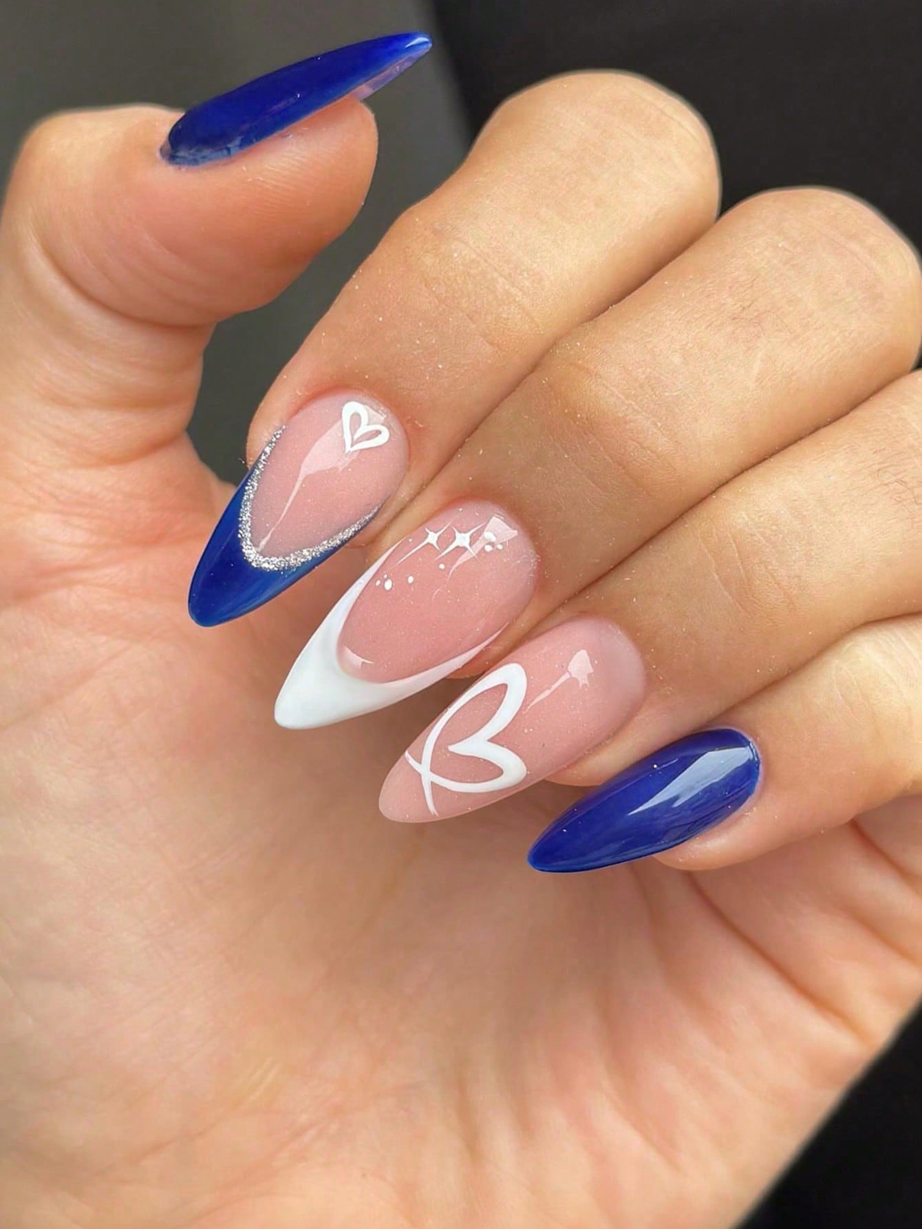 

24 almond-shaped red French manicure nail stickers, a set of almond-shaped acrylic nail stickers for perfect fit. синій