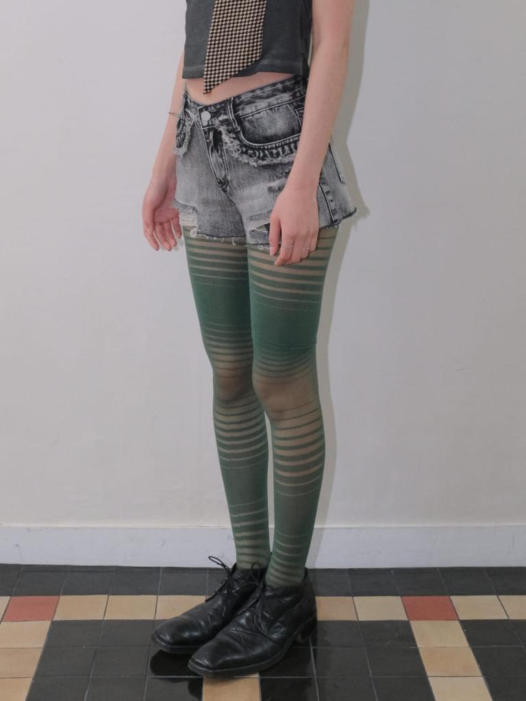 ORDINARY HOLIDAY Cut-Out Fringe Denim Shorts [Black]