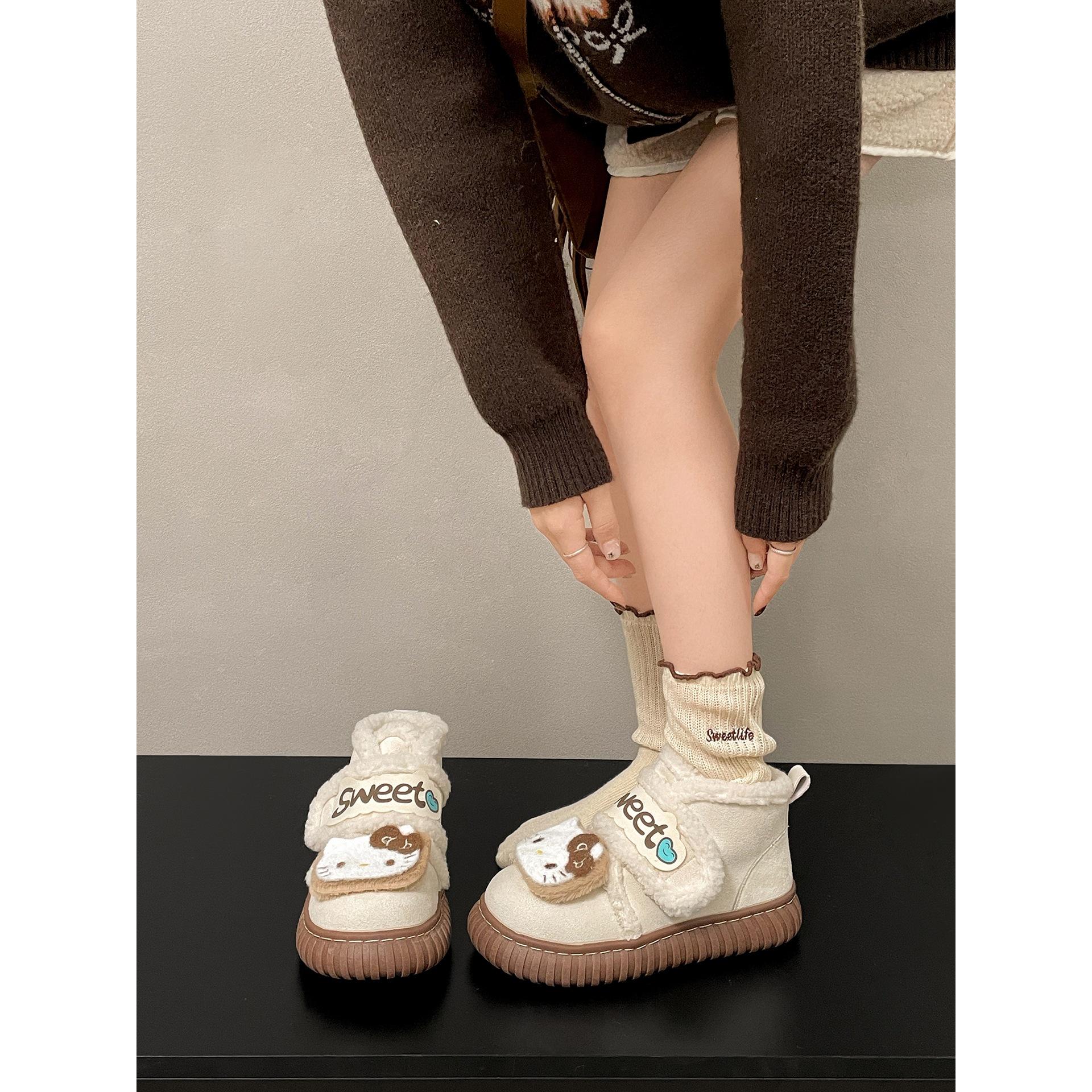 White cartoon non-slip thick-soled snow boots, winter warm, piled and thickened cotton shoes. 35