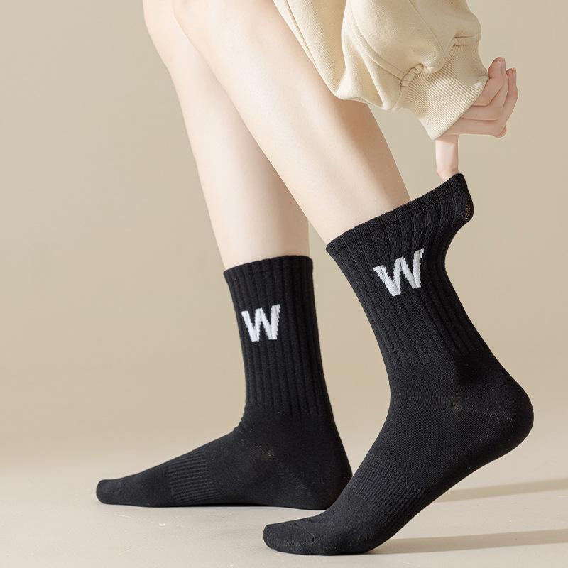 Female Spring and Autumn Fashion New Cotton Sports Tube Socks