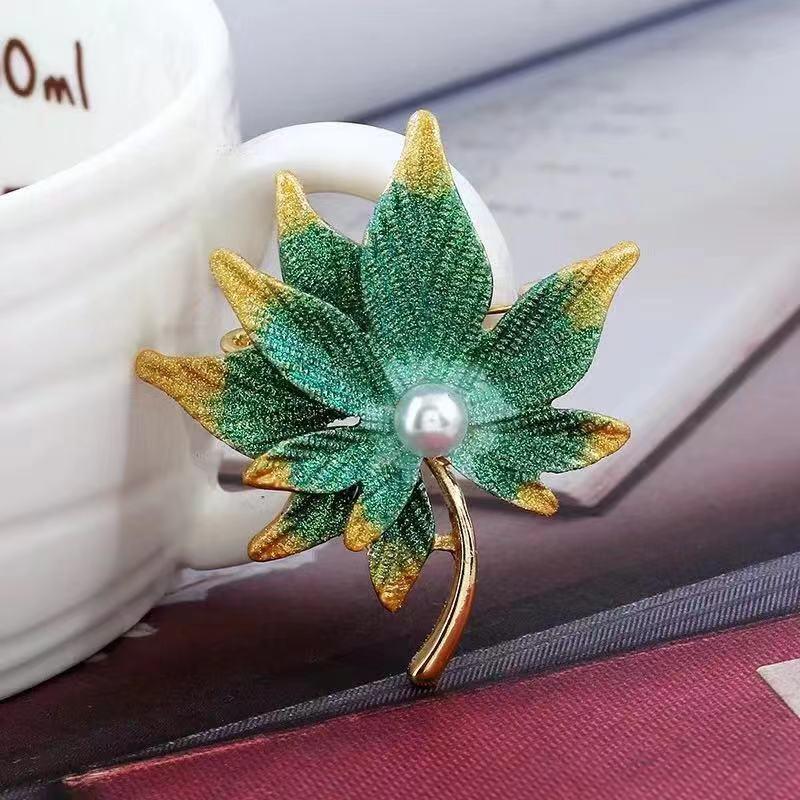 Korean-Style Maple Leaf Brooch: Elegant Drip Oil Pin for Women’s Fashion.