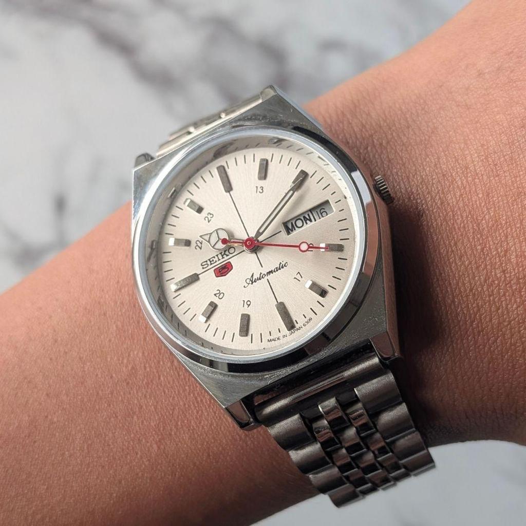 Used Working item SEIKO Seiko 5 Automatic 70s Vintage Silver Dial Sunburst Jubilee Bracelet Day Date