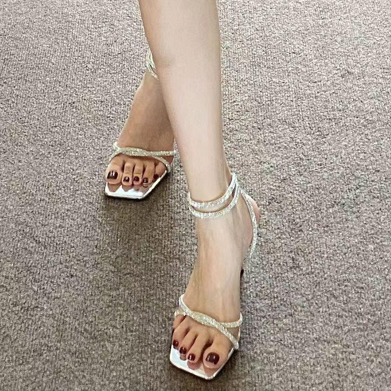 2025 Premium Sense Fee Wind 34-40 Quadratkopf Strass Offene Zehen Vielseitige Französische High Heel Sandalen