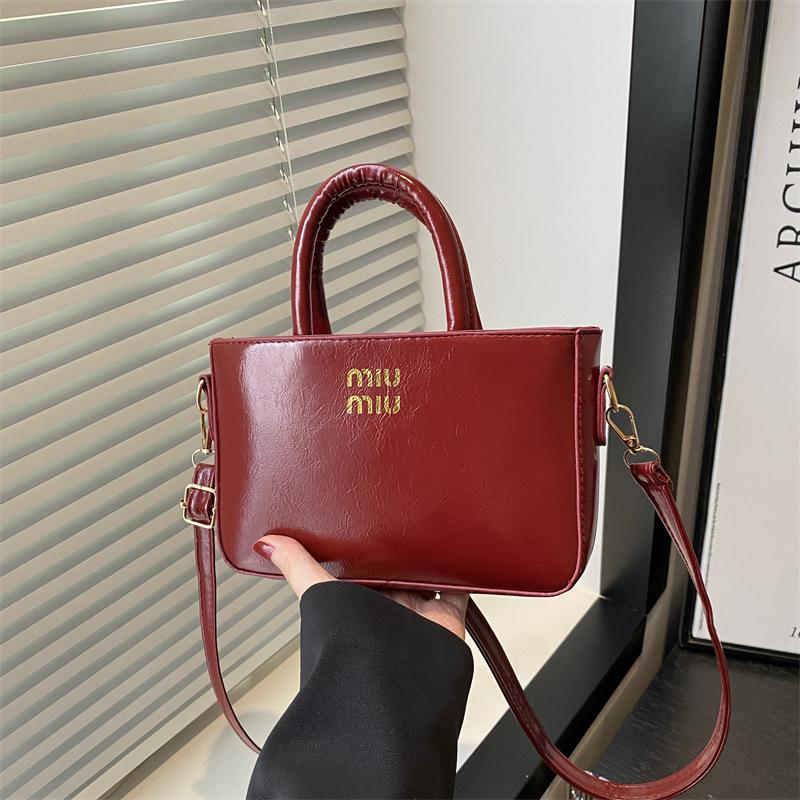 Kabelka módní všestranná a krásná jednoduchá taška přes rameno messenger nová ležérní dojížděcí dámská taška