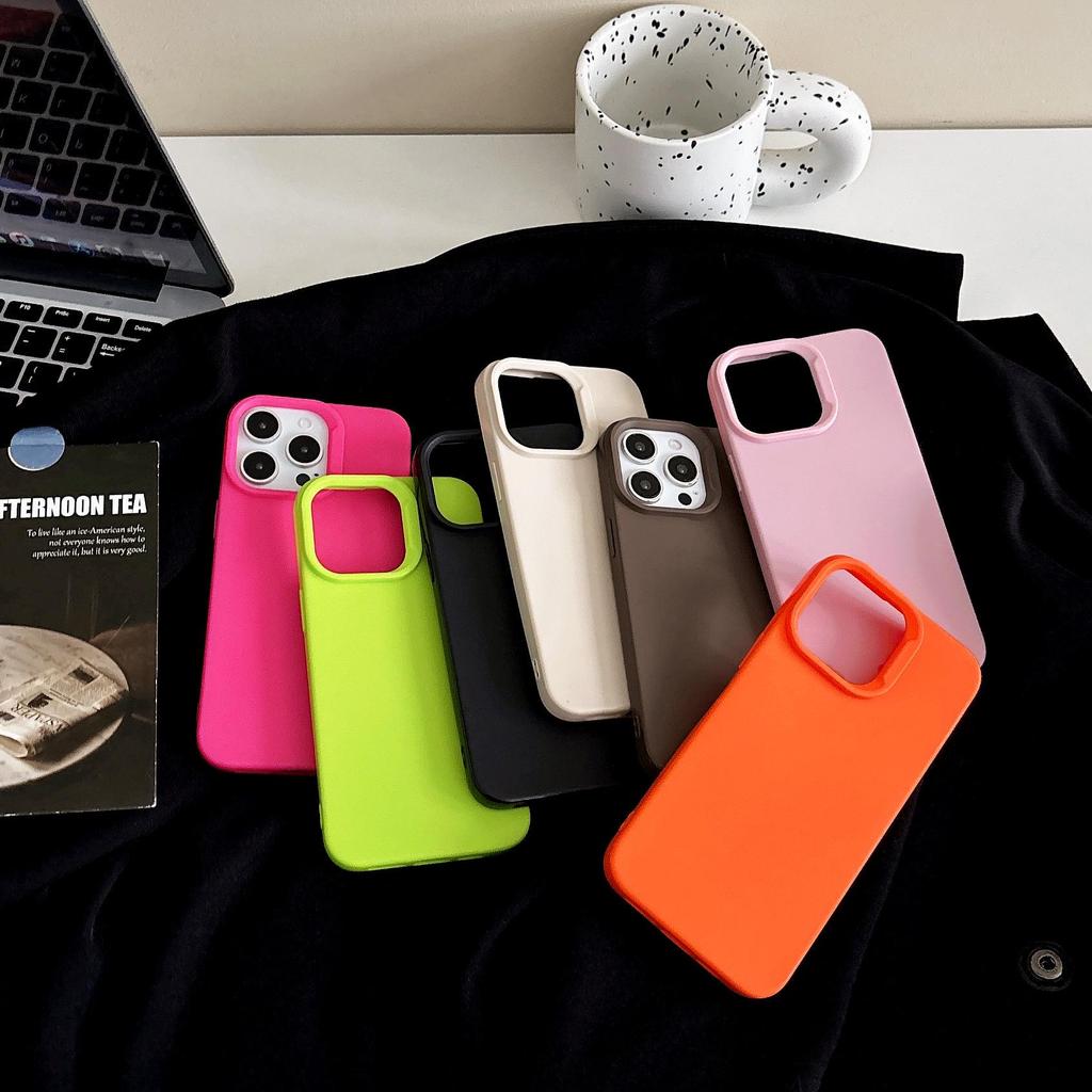 iPhone 15 Pro Max Silicone Case with Large Holes, Frosted Design, Ultra-Thin, Solid Color - Suitable for Men and Women.