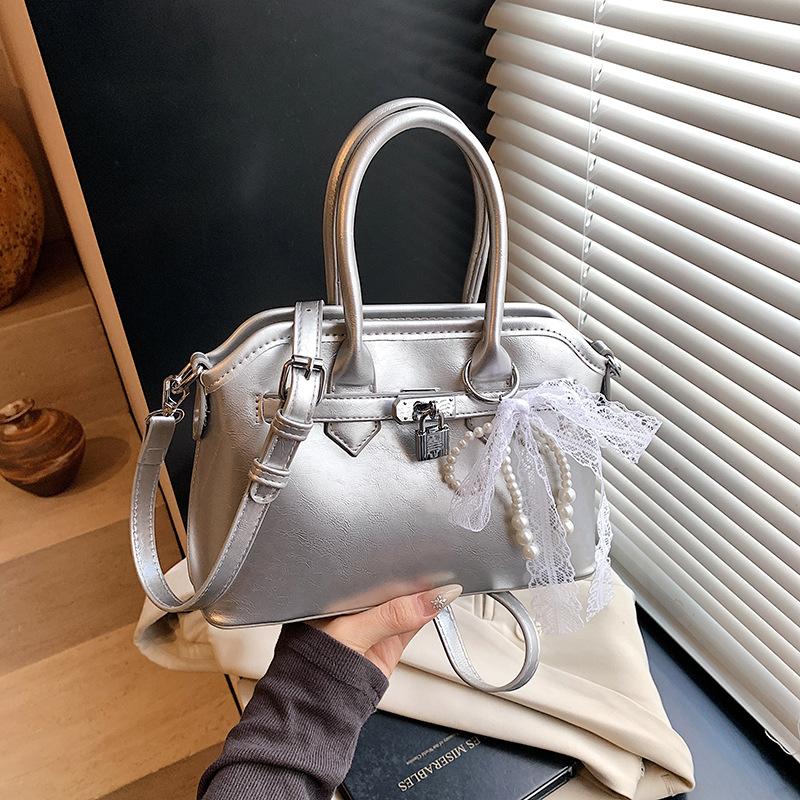 Super Fire Small Bag Women's Spring and Summer 2025 New Versatile Shoulder Messenger Bag Casual Niche Design Portable Leisure Bag