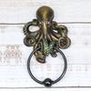 Pacific Giftware Dekorativer Oktopus Schädel Monster Harz Türklopfer mit Gusseisenklopfer Wandskulptur Türring Dekoration