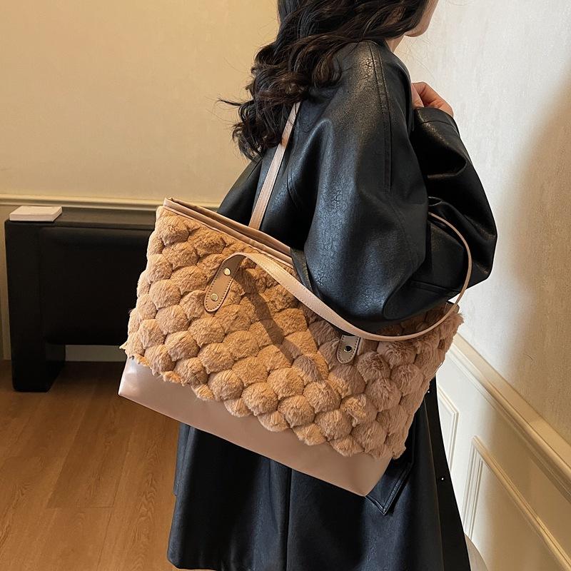 Winter Solid Color Patchwork Plush Shoulder Bags for Women Versatile Ladies Furry Bucket Bag Large Capacity Female Handbags Tote