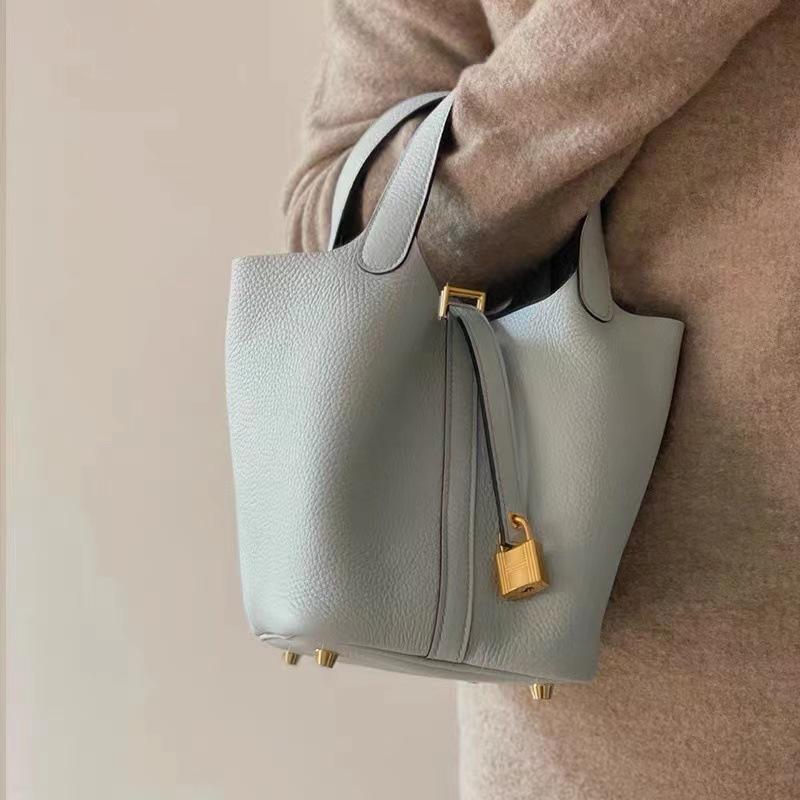 Bolso de Cubo para Mujer de Cuero Importado de Piel de Vaca Cosido a Mano con Grano Lichi