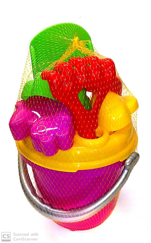 BIEDRONKA sand set: bucket, rake, shovel, molds