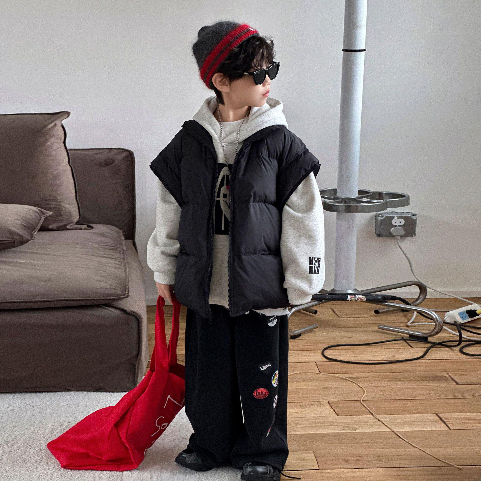 

2025 Boys Autumn/Winter Down Vest - Sleeveless Padded Jacket for Kids - Warm, Loose Outerwear 110 cm чорний