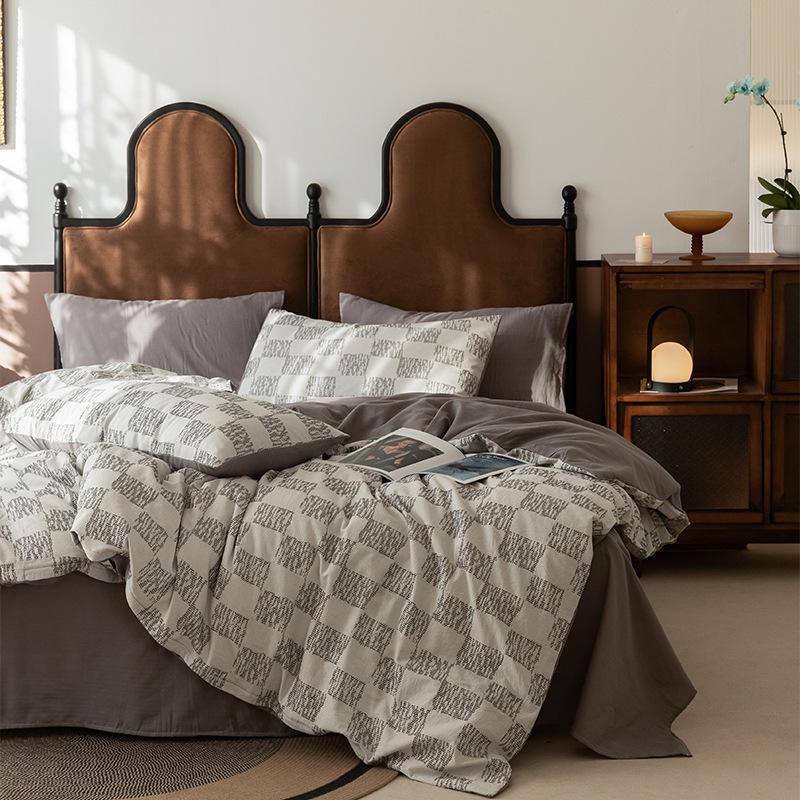 

Комплект из 4 предметов из жаккарда 60S из двухслойной пряжи из чистого хлопка, комплект из 4 предметов из крашеного в пряже хлопка-марли Майяра для кровати 1.8m bed 4pc quilt 200 * 230