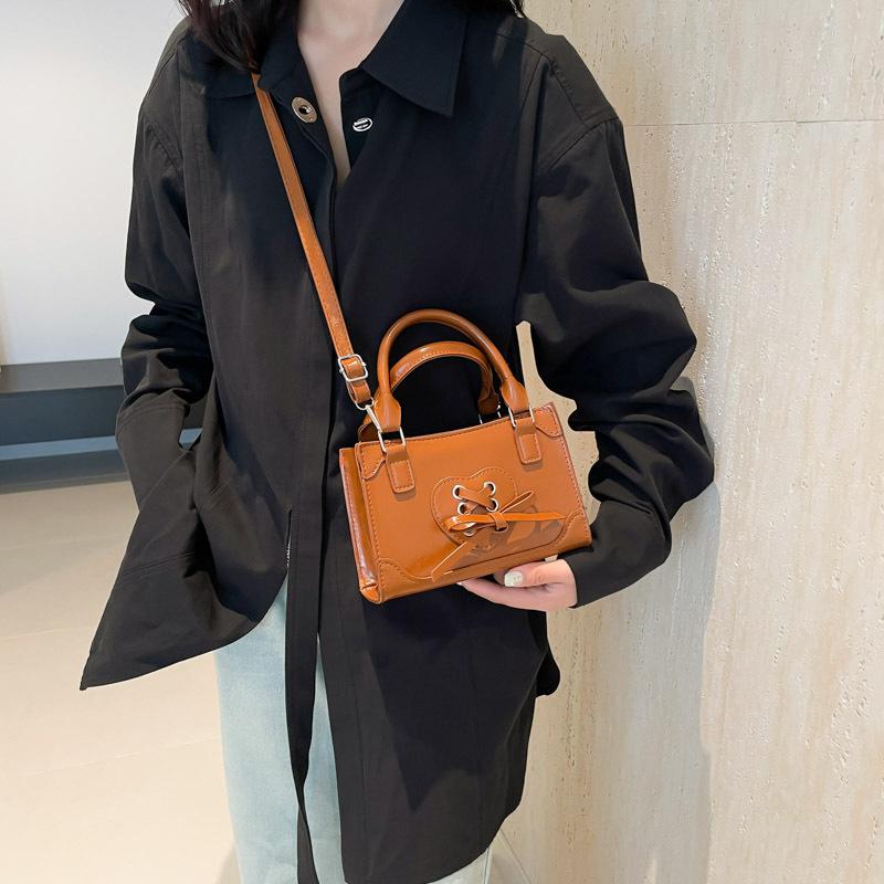 New Personality Trend Retro Handbag Beautiful Fashion Simple Shoulder Messenger Small Square Bag