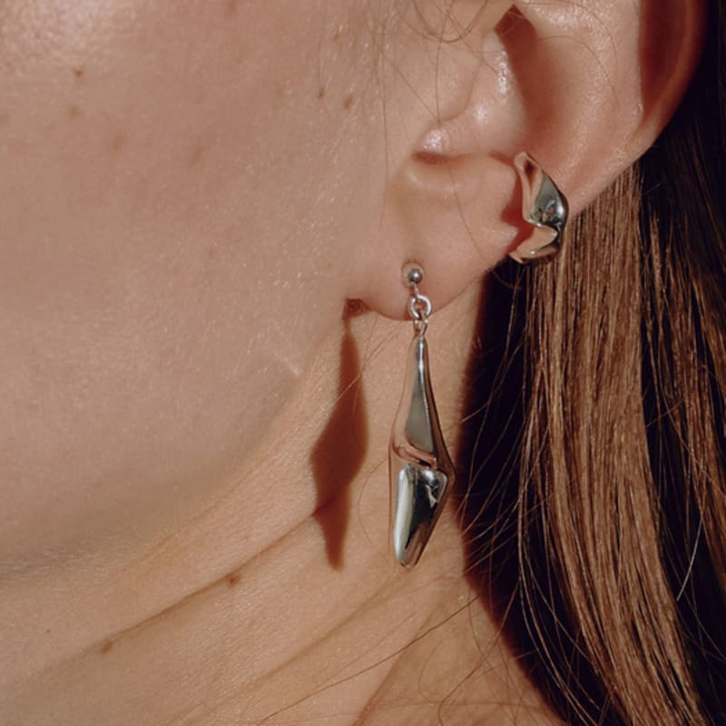 YUSOWA BARCHAN DROP EARRING (2COLOR)