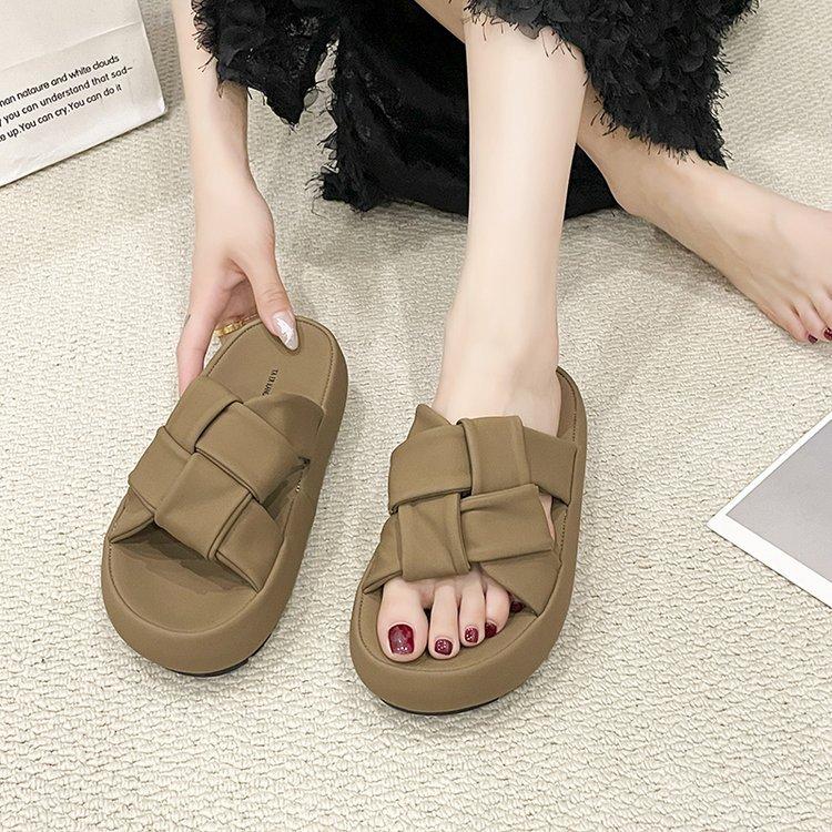 Stepping On Shit Feels Cool Slippers Women's Summer Wear 2025 New Thick-soled Leisure Internet Celebrities Super Fire Pregnant Women Beach Sandals