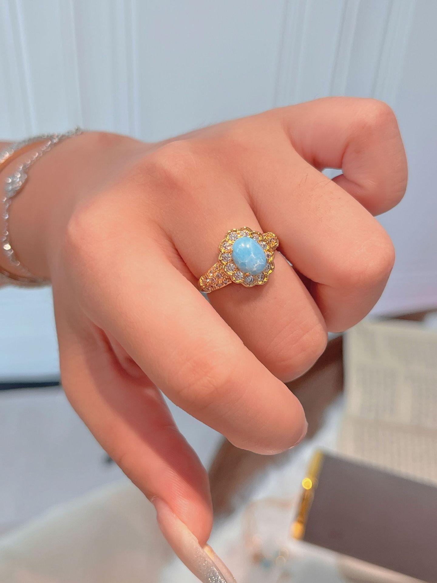 Винтажный набор ожерелья с кулоном из камня с морским узором, женский нишевый легкий роскошный белый синий чокер-цепочка, кольцо, серьги-пусеты