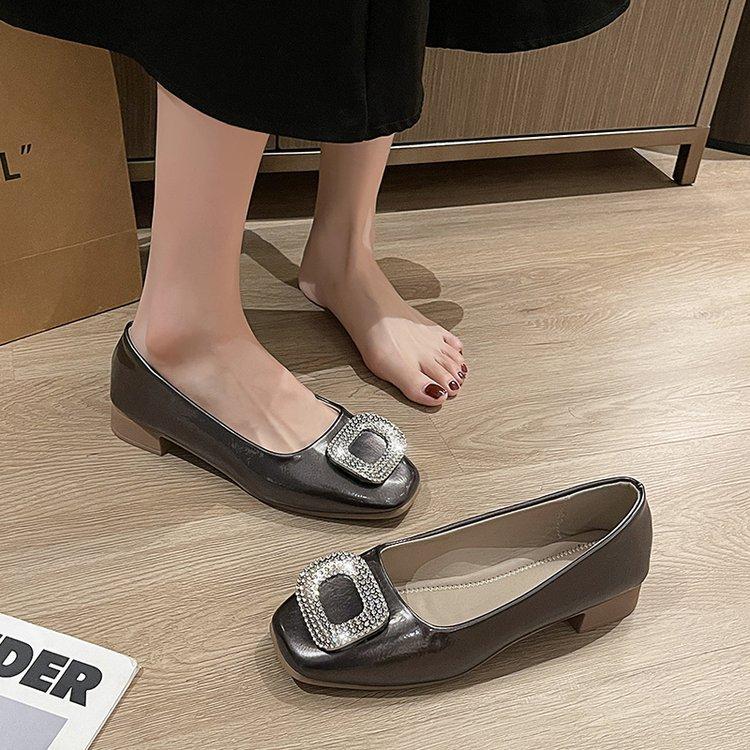 French beautiful single shoes women's 2025 autumn new models with skirts thick heels square head temperament versatile national style medium heel lady