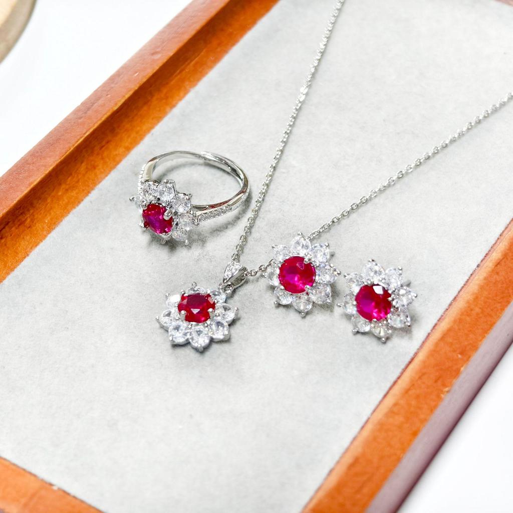 Gesi En Starry Radiance Retro Set: Petal-Inlaid Red Zircon Earrings, Ring & Pendant.