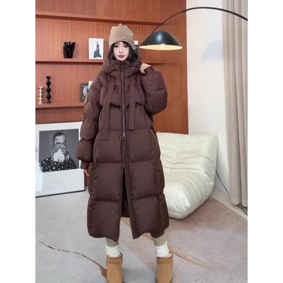 Die neue verdickte Daunen-Baumwolljacke für Damen, lang, über dem Knie, mit Baumwolle gefüttert, koreanische Version der losen Brotkleidung