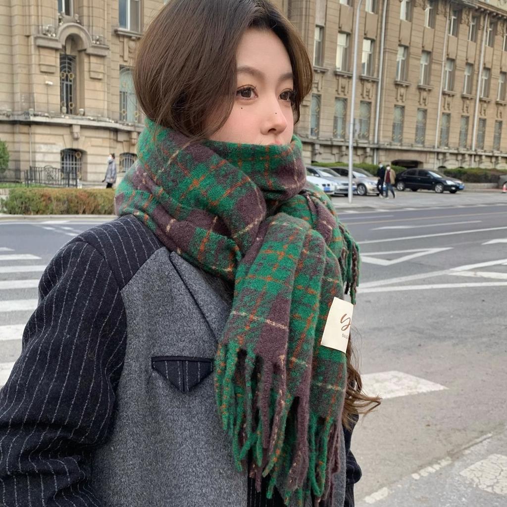 Korean Ins Green Scarf Women's Winter Korean Version Versatile High-end Feeling White Winter Thickened Warm Neck Scarf