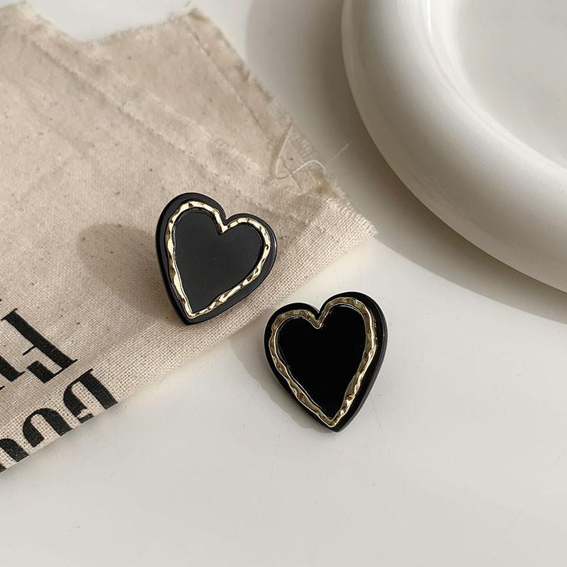 Korean Retro Black & White Checkerboard Stud Earrings: Unique & Simple Style