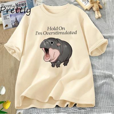 Moo Deng T-Shirt Hold On I'm Overstimulated T Shirt Hippo Moo Deng Graphic T-Shirt Cute Cotton Short Sleeve Lover Tee Clothing