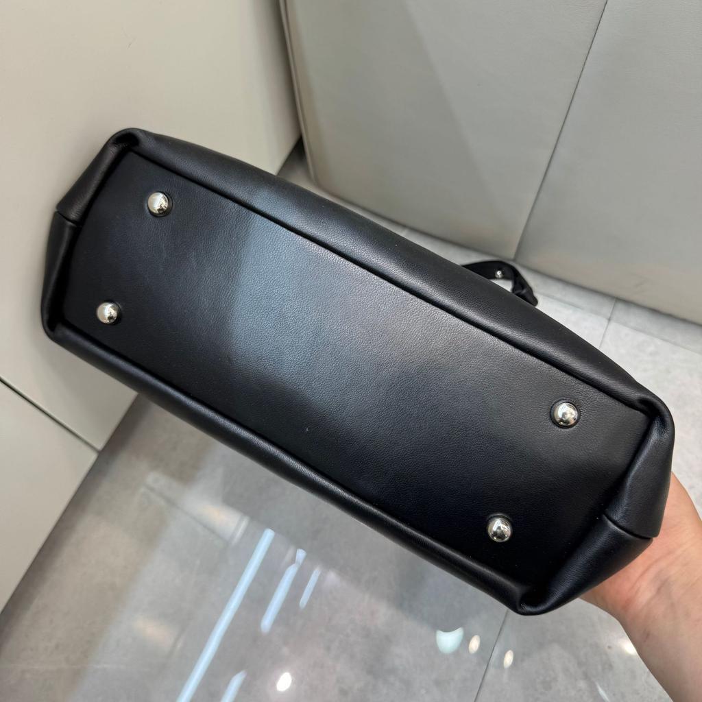 2026 Zahraniční obchod Ovčí kůže Polštářová taška Velká kapacita Módní Všestranná Měkká taška jako oblak Tote Přenosná Večerní taška Ženy