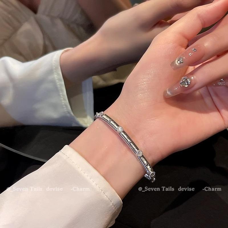 Exquisite Hollow-cut Zirconia Bracelet - Elegant Autumn-winter Accessory with Unique Style for Women