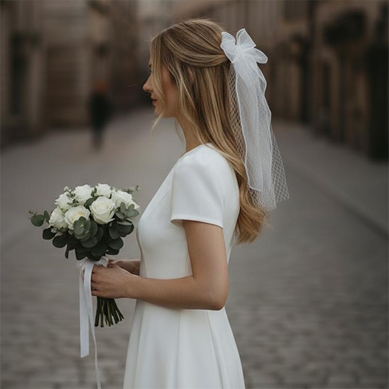 Kurzer Brautschleier im koreanischen Stil mit Spitze und Schleife